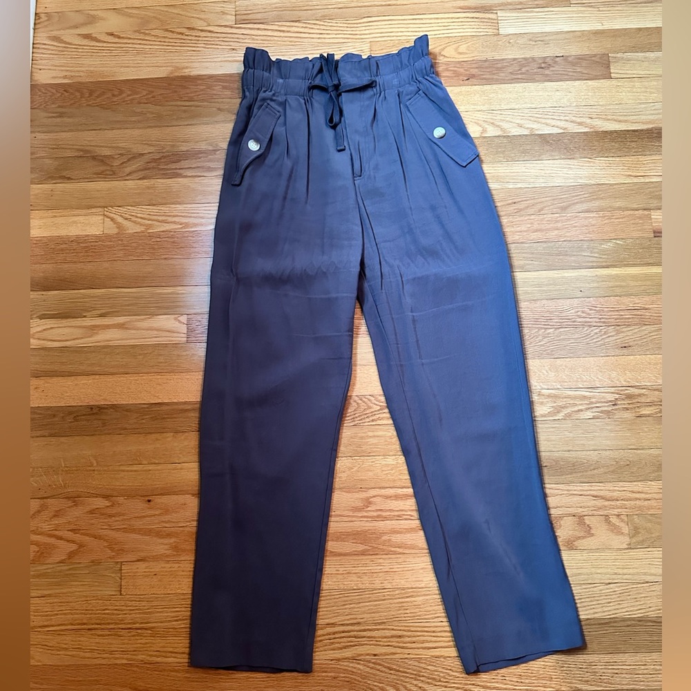3/$35 Women’s size lg paper bag waist ankle pants
